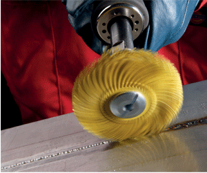 Круги и щетки Bristle,щетка для наборного круга 150 тип а, Scotch-Brite Bristle, Р80 желтая, в собранном виде при обработке